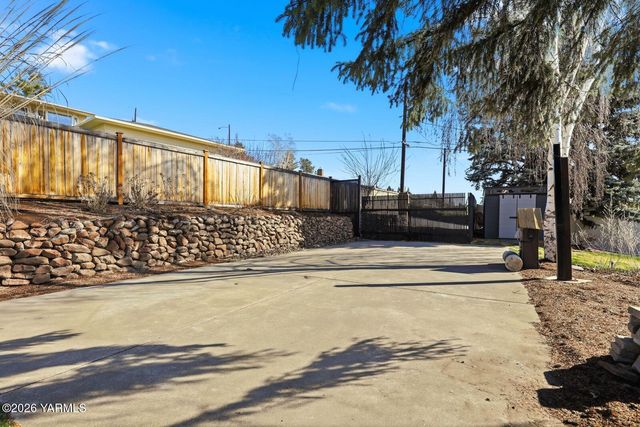 8503 Kail Dr, Yakima, WA 98908