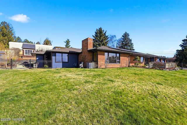 8503 Kail Dr, Yakima, WA 98908