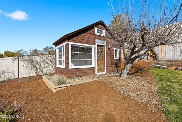 8503 Kail Dr, Yakima, WA 98908