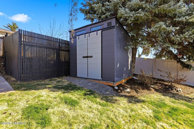 8503 Kail Dr, Yakima, WA 98908