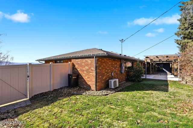 8503 Kail Dr, Yakima, WA 98908