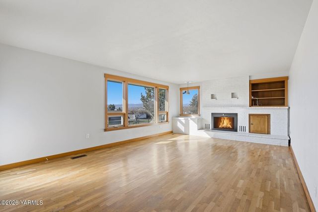 8503 Kail Dr, Yakima, WA 98908