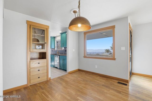 8503 Kail Dr, Yakima, WA 98908