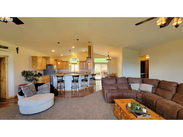 24674 BOLTON HILL Rd, Veneta, OR 97487