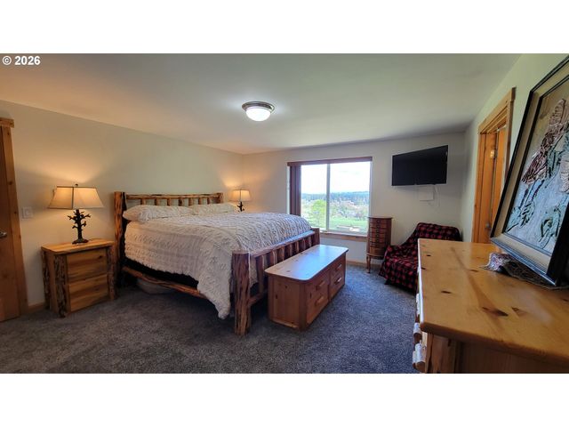 24674 BOLTON HILL Rd, Veneta, OR 97487