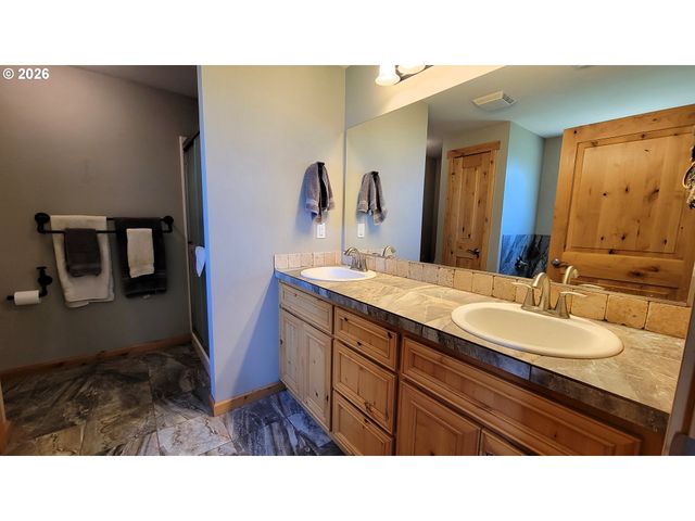 24674 BOLTON HILL Rd, Veneta, OR 97487