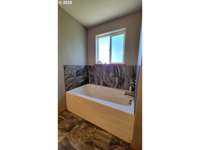 24674 BOLTON HILL Rd, Veneta, OR 97487