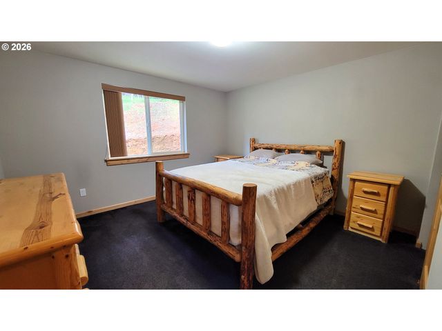 24674 BOLTON HILL Rd, Veneta, OR 97487