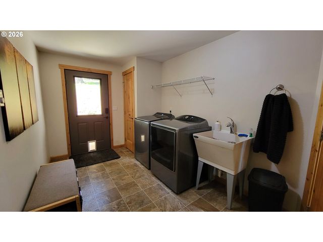 24674 BOLTON HILL Rd, Veneta, OR 97487