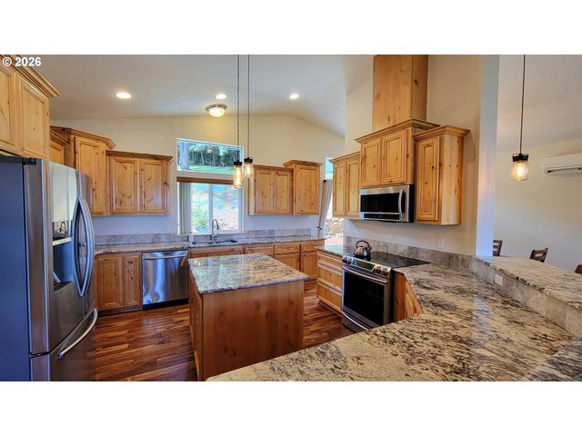 24674 BOLTON HILL Rd, Veneta, OR 97487