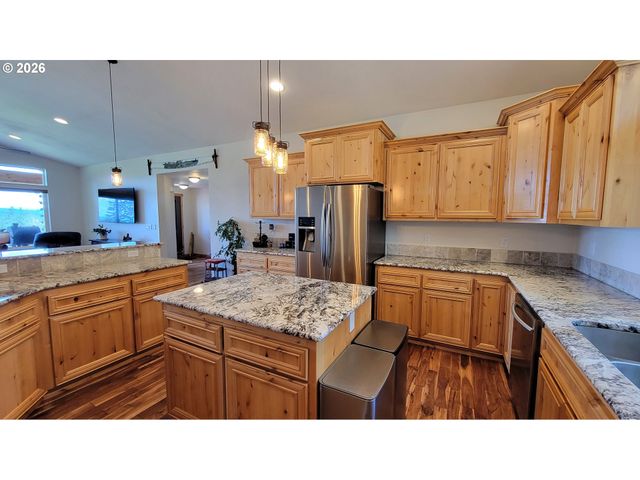 24674 BOLTON HILL Rd, Veneta, OR 97487