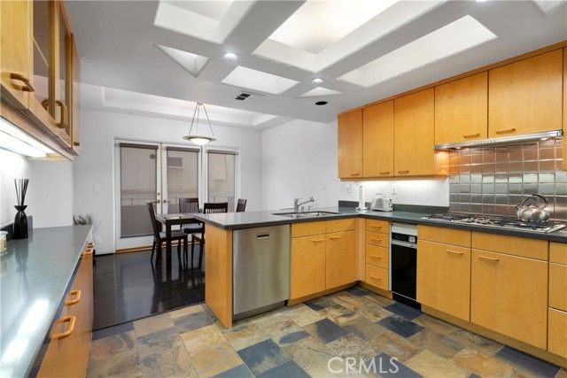 12841 Bloomfield 103, Studio City (los Angeles), CA 91604