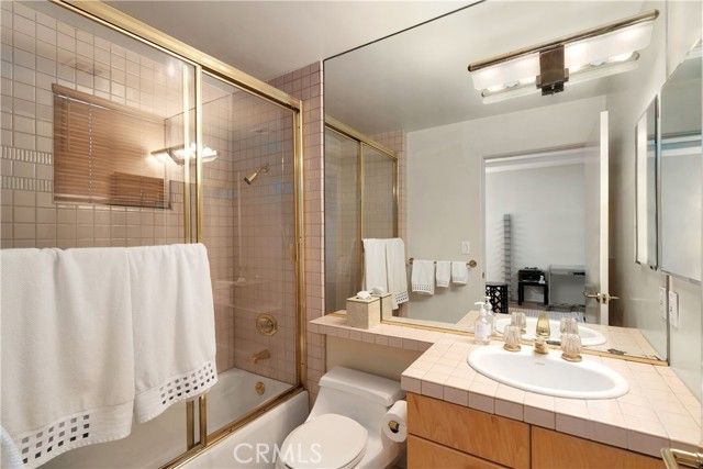 12841 Bloomfield 103, Studio City (los Angeles), CA 91604