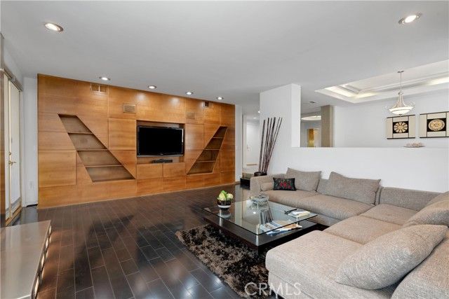 12841 Bloomfield 103, Studio City (los Angeles), CA 91604