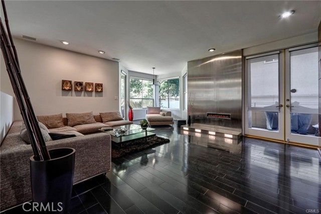 12841 Bloomfield 103, Studio City (los Angeles), CA 91604