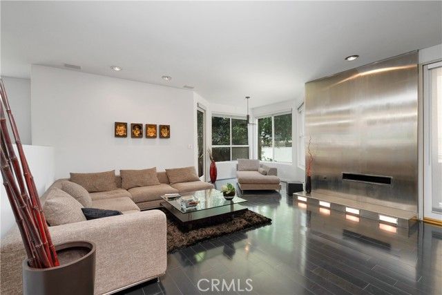 12841 Bloomfield 103, Studio City (los Angeles), CA 91604