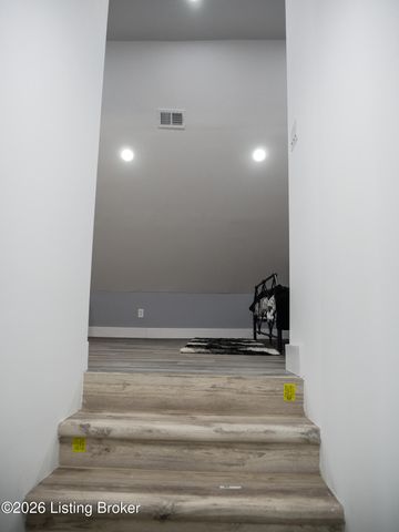 912 Euclid Ave, Louisville, KY 40208