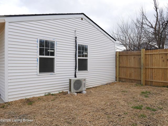 912 Euclid Ave, Louisville, KY 40208