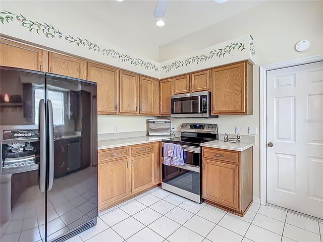 208 DESOTA COURT, Lady Lake, FL 32159