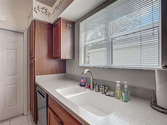 208 DESOTA COURT, Lady Lake, FL 32159