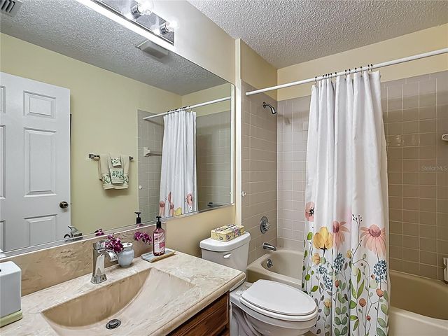 208 DESOTA COURT, Lady Lake, FL 32159