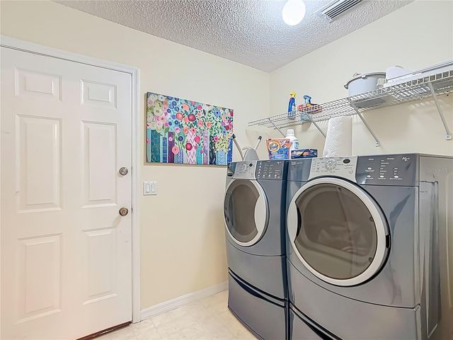 208 DESOTA COURT, Lady Lake, FL 32159