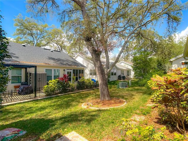 208 DESOTA COURT, Lady Lake, FL 32159