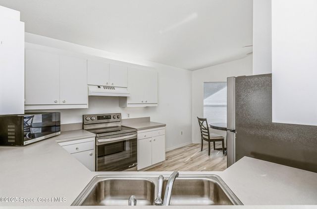 3866 Town Square Boulevard 13, Melbourne, FL 32901