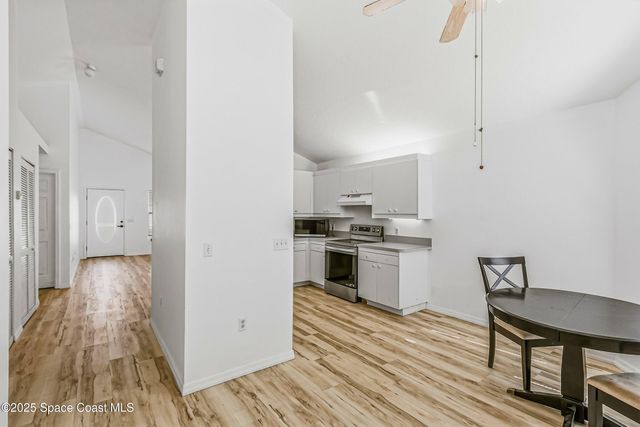 3866 Town Square Boulevard 13, Melbourne, FL 32901