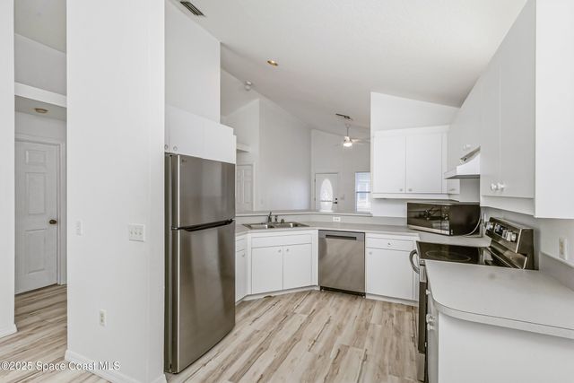 3866 Town Square Boulevard 13, Melbourne, FL 32901