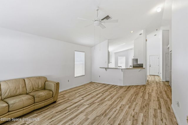 3866 Town Square Boulevard 13, Melbourne, FL 32901