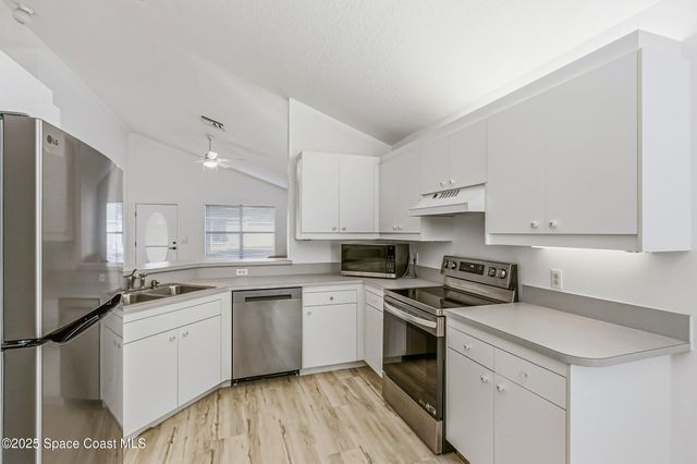 3866 Town Square Boulevard 13, Melbourne, FL 32901