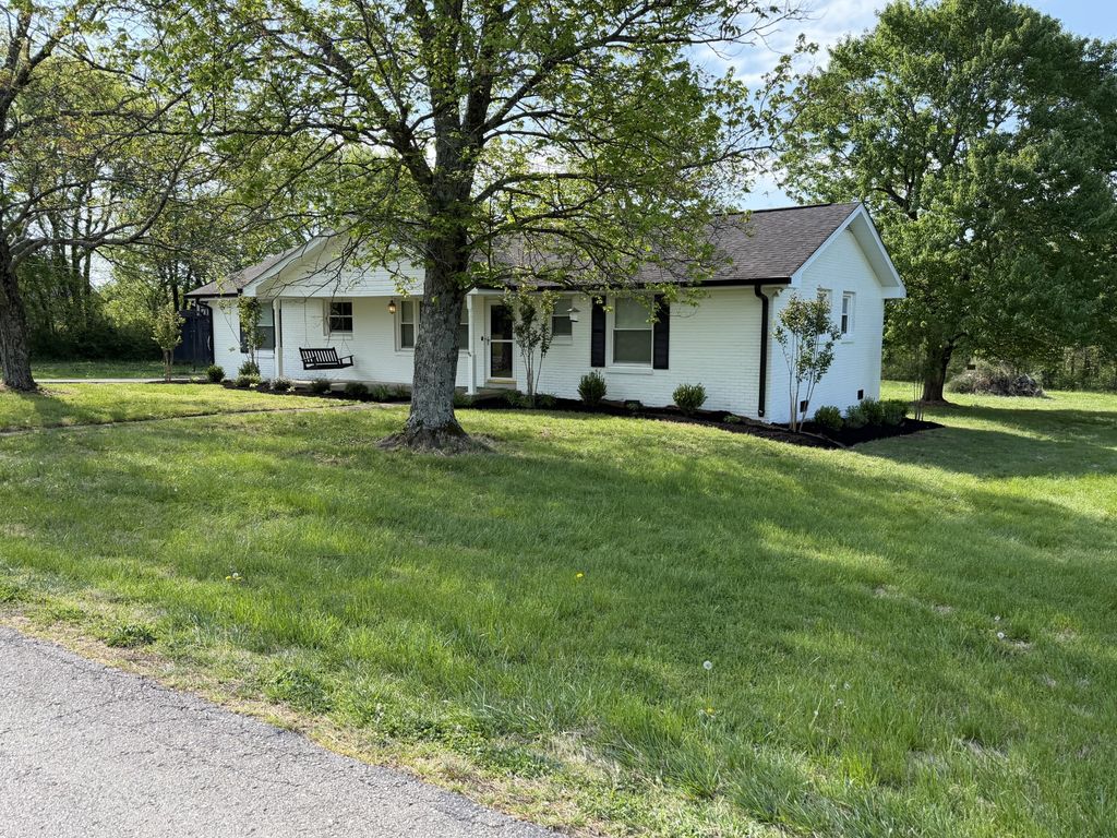 174 Young Rd, Lebanon, TN 37090