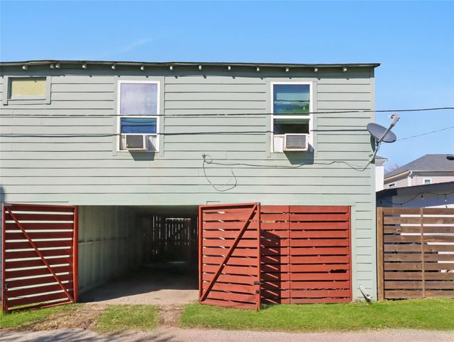 1919 Avenue O C, Galveston, TX 77550