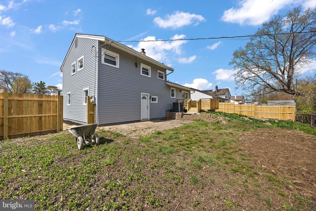 Image 2 of property listing at 20 E DICKENS RD, Claymont, DE 19703