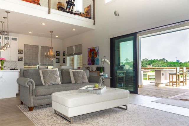 29 Cmdr Runco Lane, Taylor Lake Village, TX 77586