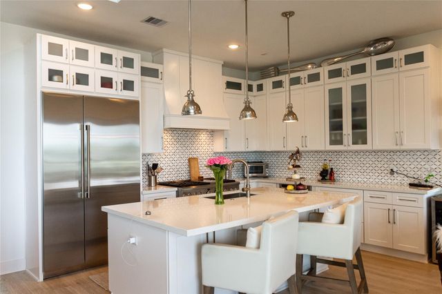 29 Cmdr Runco Lane, Taylor Lake Village, TX 77586