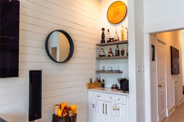 29 Cmdr Runco Lane, Taylor Lake Village, TX 77586