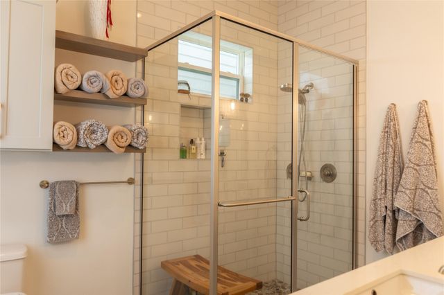 29 Cmdr Runco Lane, Taylor Lake Village, TX 77586