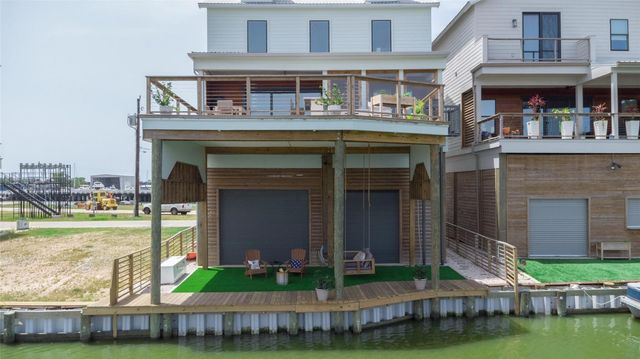 29 Cmdr Runco Lane, Taylor Lake Village, TX 77586