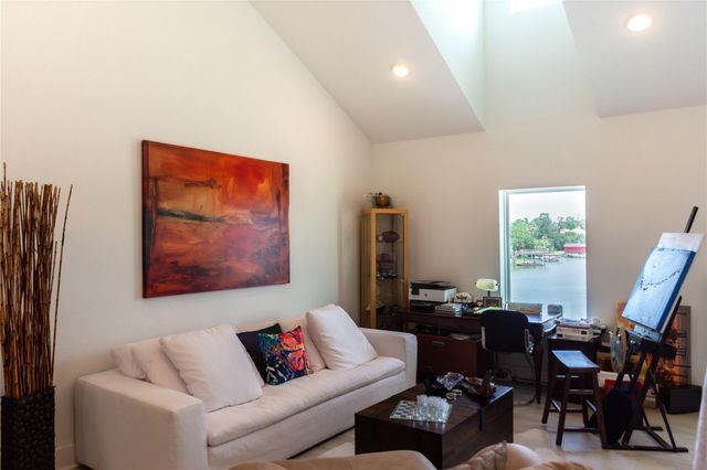 29 Cmdr Runco Lane, Taylor Lake Village, TX 77586