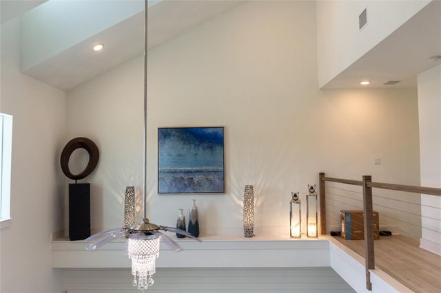 29 Cmdr Runco Lane, Taylor Lake Village, TX 77586