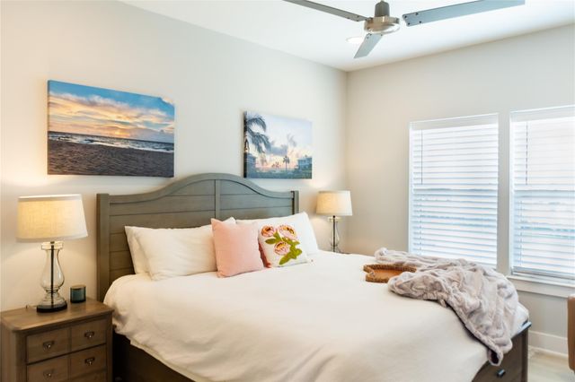 29 Cmdr Runco Lane, Taylor Lake Village, TX 77586