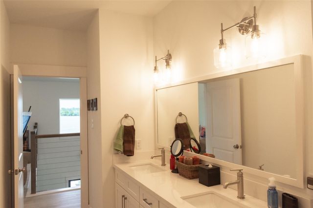 29 Cmdr Runco Lane, Taylor Lake Village, TX 77586