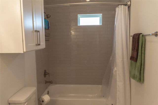 29 Cmdr Runco Lane, Taylor Lake Village, TX 77586