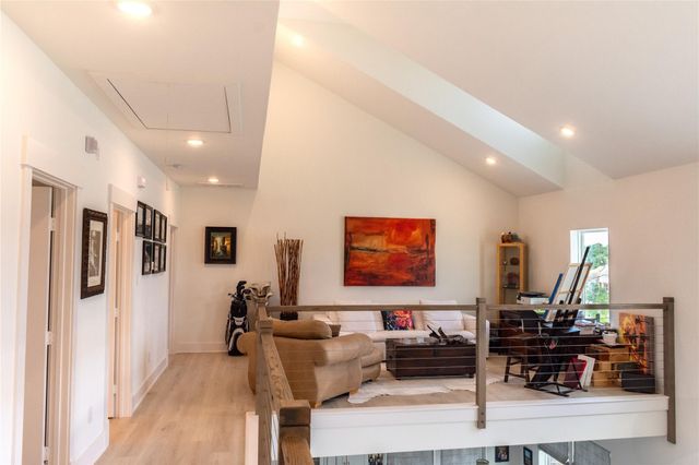 29 Cmdr Runco Lane, Taylor Lake Village, TX 77586