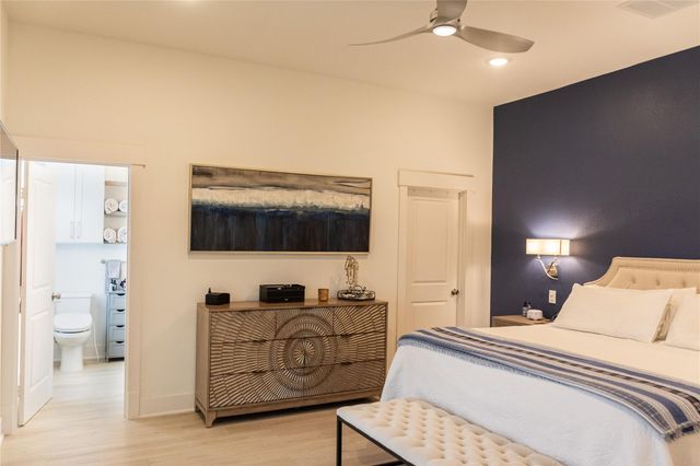 29 Cmdr Runco Lane, Taylor Lake Village, TX 77586