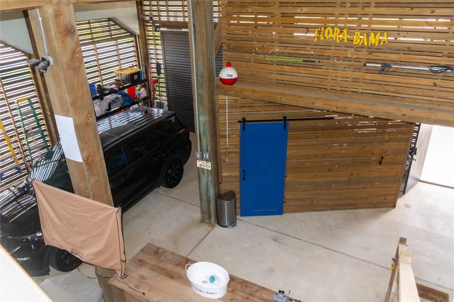 29 Cmdr Runco Lane, Taylor Lake Village, TX 77586