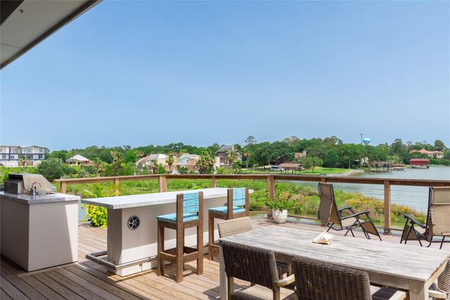 29 Cmdr Runco Lane, Taylor Lake Village, TX 77586