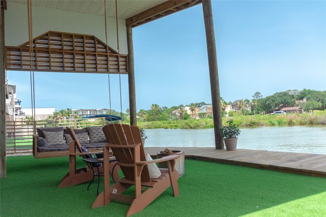 29 Cmdr Runco Lane, Taylor Lake Village, TX 77586